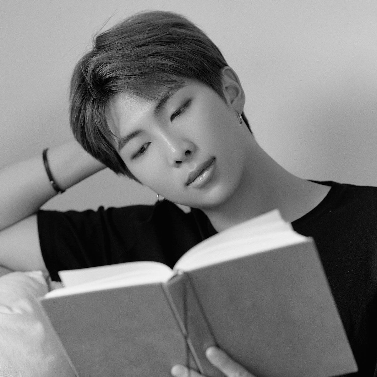 BTS කණ්ඩායමේ නායක කිම් නම්-ජූන් BTS RM Kim Namjoon